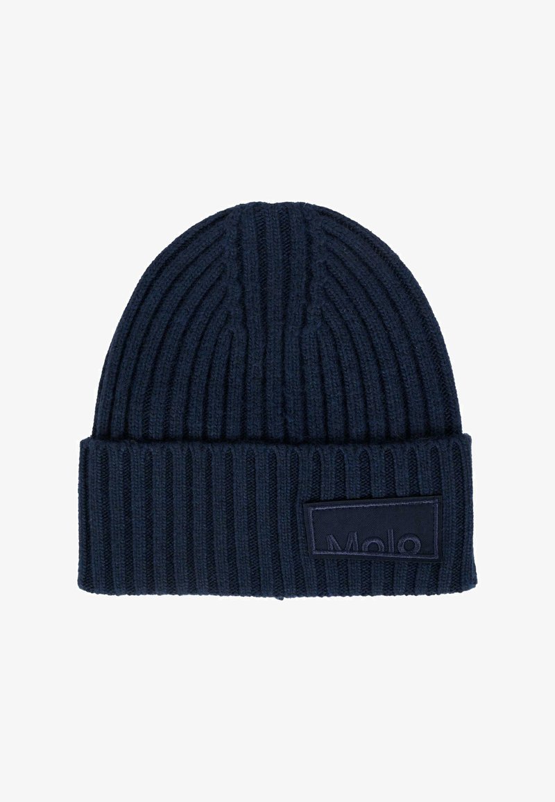 Berretto lavorato a maglia blu navy con una texture a costine e un risvolto, dotato di un'etichetta scura con la scritta "Molo" in rilievo.