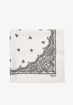 Foulard en soie blanche avec motif de bordure en paisley noir et floral, petits motifs paisley dispersés, et texte "Massimo Dutti Made in Italy".