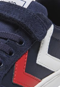 Hummel SLIMMER STADIL LOW - Joggesko - dark blue