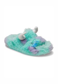Vachtige teal en lavendel huislaarzen met een zachte textuur, voorzien van witte gebogen hoorns en een blauwe label. Rond gevormd met een pluche afwerking.