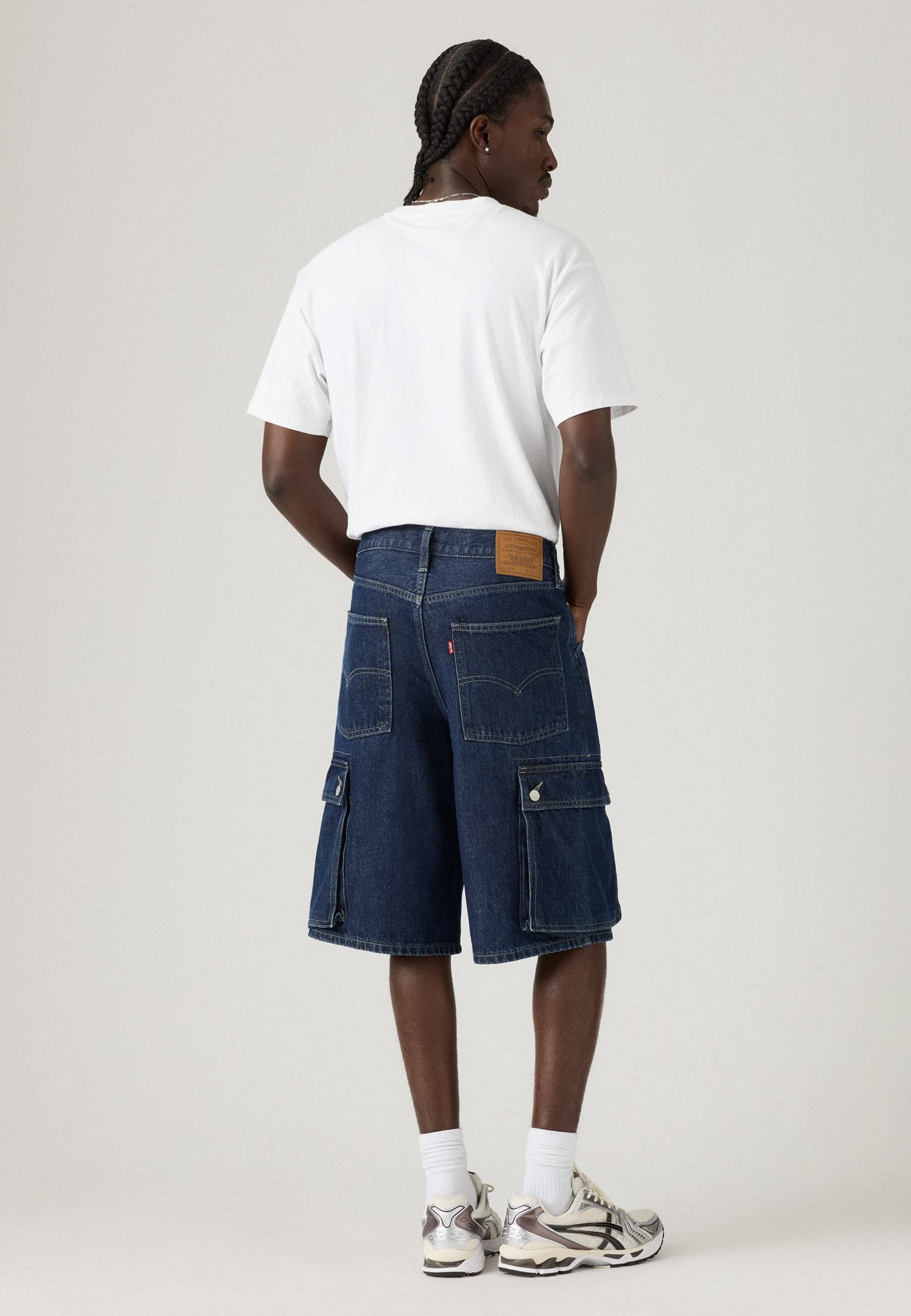 Levi's® 478® BAGGY CARGO SHORTS - Shorts vaqueros - next one down