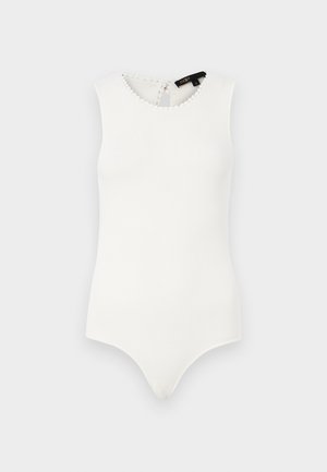 Hvitermeløs bodysuit laget av ribbet stoff, med en scallop-utringning og detajl med nøkkelhull bak, samt en strømlinjeformet bunndesign.