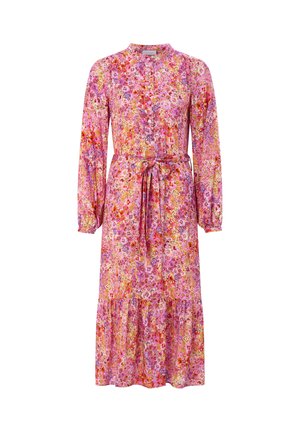 Hosszú ujjú rózsaszín virágos midi ruha gombos elülső résszel, magas gallérral, anyagból készült övvel a deréknál megkötve, és ráncolt szoknyaréttel.