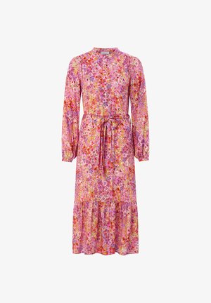 Robe midi à manches longues rose à fleurs avec fermeture boutonnée sur le devant, col montant, ceinture en tissu nouée à la taille et ourlet de jupe froncé.