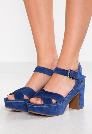 L’Autre Chose Sandały na obcasie