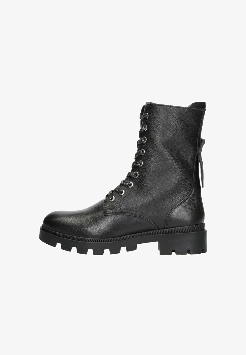 Zwarte leren enkelboot met een gestructureerde afwerking, ronde neus, vetersluiting aan de voorkant en een stevige zool. Voorzien van metalen oogjes en een lus om aan te trekken.