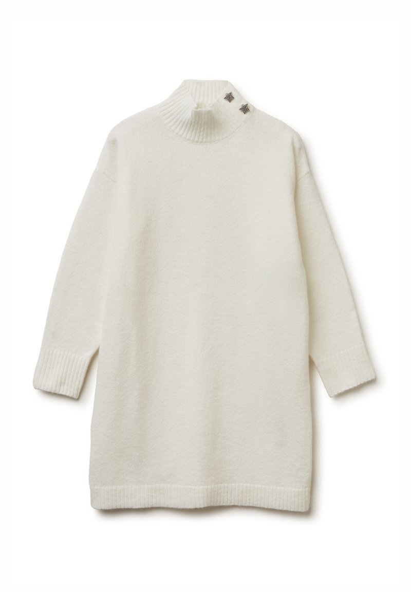 Maglione bianco, oversized, con un col alto a coste e due bottoni decorativi. Tessuto morbido con polsini e bordo a coste.