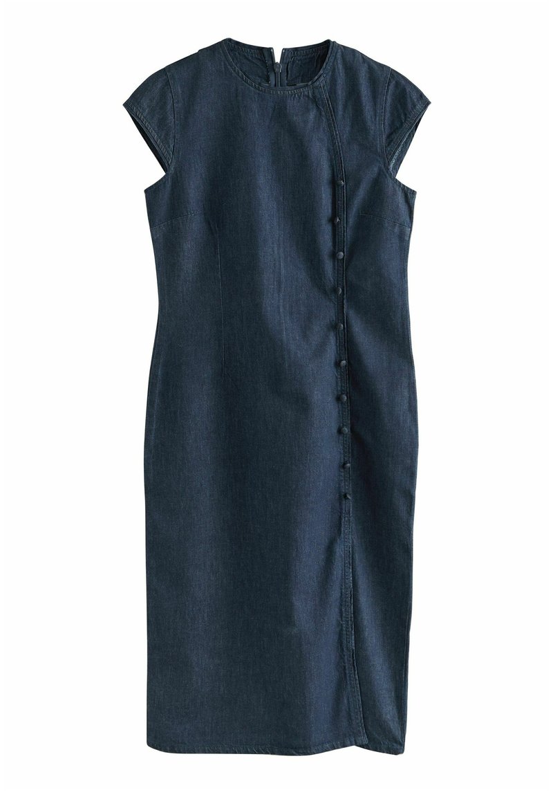 Robe en denim foncé présentant un col rond, de courtes manches gigot, et une fermeture boutonnée sur un côté. Texture lisse avec une coupe ajustée.