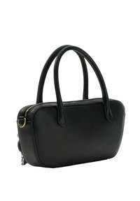 Sac à main noir au design structuré, surface lisse, double poignée et fermeture éclair dorée, avec des bords festonnés.