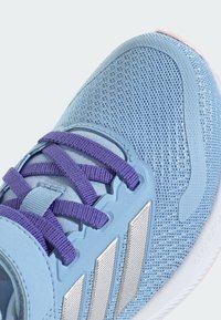adidas Performance RUNFALCON 5   - Chaussures de running sur route - glow blue silver metallic clear pink
