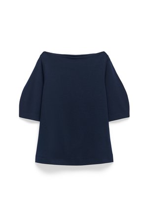 Donkerblauwe off-the-shoulder top met korte, licht puffed mouwen. Gemaakt van zachte stof, met een eenvoudig, strak ontwerp zonder patronen.