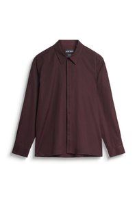 Camisa de manga larga burdeos de algodón, con un collar estructurado, plastrón frontal y dobladillo recto con un ajuste casual.