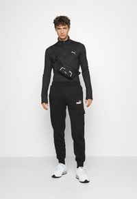 Puma CARGO PANTS - Pantalones deportivos - schwarz