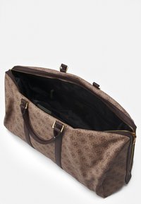 guess weekend travel bag