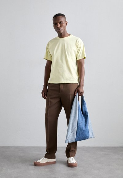 Nanushka REECE - Basic T-shirt - moonbeam