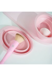 Thumbnail Image 6