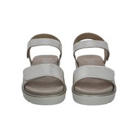 Paire de sandales blanches en cuir à bout ouvert, avec brides réglables à la cheville et à l'avant, présentées en vue de face sur fond blanc.