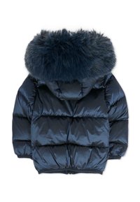 Giacca invernale imbottita blu navy con ampio cappuccio foderato in pelliccia morbida, polsini elastici e finitura lucida, mostrata da dietro su sfondo bianco.