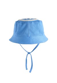 Modra bombažna klobučarna s mehkimi belimi robovi, nastavljivimi vezi za brado in zaobljenim vrhom. Gladka tekstura, širok rob za zaščito pred soncem.