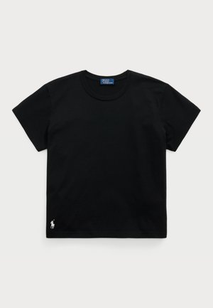 Must must pusa, lühikeste varrukatega, ümmarguse kaelusega ning väikese valge polo logo'ga vasakus allnurgas. Sile tekstuur.