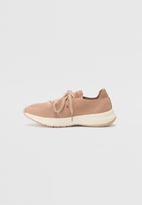 Unselected, claystone