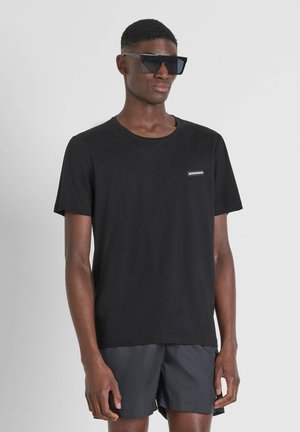 REGULAR FIT IN WITH LOGO PATCH - T-shirt basique - black