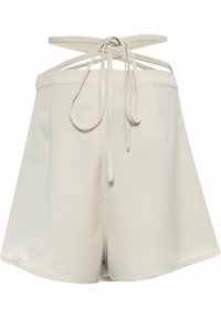 Shorts beige de talle alto con corte amplio, que cuentan con un cierre en la parte posterior con lazo y una textura suave. Diseño sencillo sin patrones ni adornos.