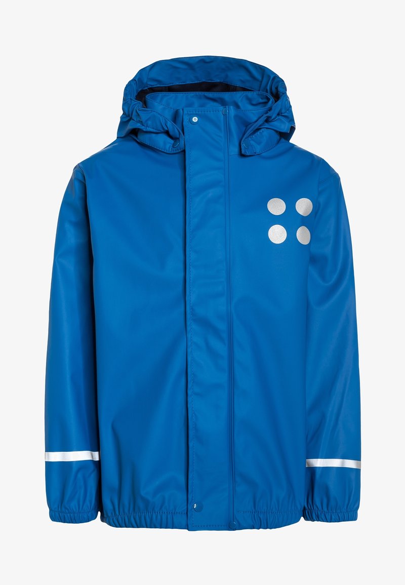 Veste à capuche imperméable bleue avec fermeture à pression et zip à l'avant, quatre points réfléchissants sur la poitrine et bandes réfléchissantes sur les manches.