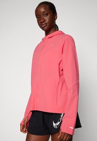 Nike Performance - Kurtka do biegania