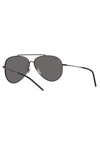 Occhiali da sole aviator neri con lenti oscurate, montatura in metallo sottile, design a doppio ponte e aste sottili con nasalini regolabili.