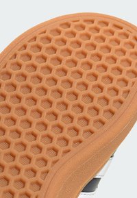 adidas Sportswear GRAND - Träningsskor - shadow navy cloud white gum