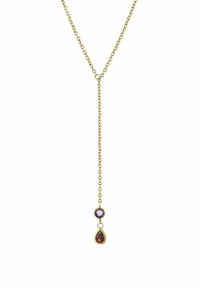 Guldhalsbandet har två hängande ädelstenar: en rund lila sten och en tårformad röd sten, vilket ger visuell kontrast och textur.