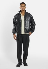 Redefined Rebel JACKET OVERSIZED FIT - Casaco de pele sintética - black