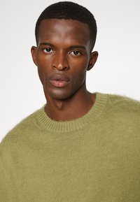 ARKET Camisola - khaki