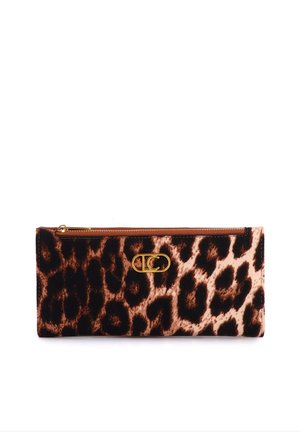 Clutch rectangular de estampado de leopardo con cremallera dorada en la parte superior y logo doble C dorado centrado en la parte delantera.