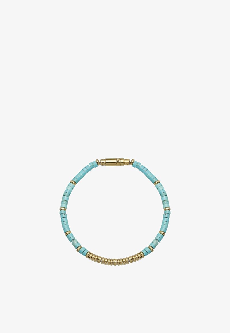 Bracciale a perline turchesi con piccoli accenti dorati e una chiusura sicura. Presenta perline cilindriche e una texture liscia.