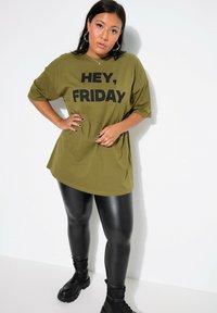 Studio Untold , OVERSIZED, STATEMENT-PRINT - T-Shirt print - dark olive