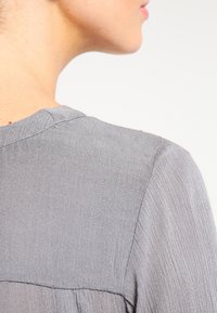 Kaffe KAAMBER V-NECK - Túnica - smoked pearl