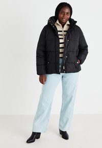 Vero Moda Curve FARAH JACKET - Winterjacke - black