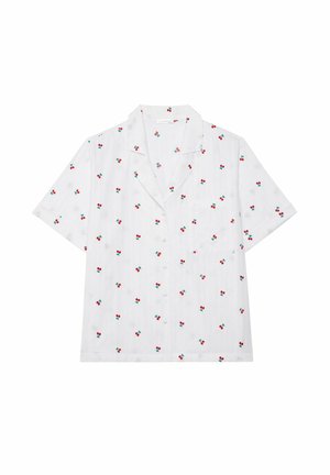Kortarmig wit shirt met een rood kersenpatroon, met een knoopsluiting aan de voorkant en een enkele borstzak. Lichtgewicht, ademende stof.