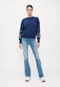 ONLY Tall ONLBROOKE FOIL O NECK - Φούτερ - naval academy/silver-colored