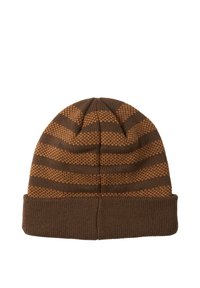 Bonnet en tricot marron avec des rayures orange alternées fines et épaisses, comportant un revers en bas et un sommet arrondi.