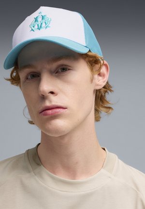 Puma, OLYMPIQUE DE MARSEILLE KING TRUCKER CAP UNISEX - Casquette - white-team aqua