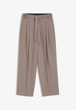 Beige, hochtaillierte Hose mit Falten, Seitentaschen, knöpfbaren Gürtelschlaufen und einem passenden Stoffgürtel, der vorne gebunden ist.