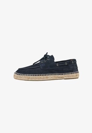 Marine blauwe suède espadrille met een geweven jute tussenzool, vetersluiting, metalen oogjes en een gestikte randafwerking.