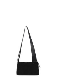 Borsa a spalla in suede nero con finitura opaca, forma rettangolare e tracolla in pelle regolabile. Presenta una chiusura con zip e un design minimalista.