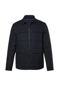 Námorně modrá vlněná bunda se zipem vpředu, skládacím límcem, čtyřmi předními kapsami a knoflíkovými akcenty. Hladká textura a strukturovaný design.