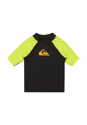 Schwarzes Surf-T-Shirt mit kurzem Ärmel und leuchtend neon-grünen Akzenten. Es verfügt über ein orangefarbenes Logo und ein figurbetontes Design für sportliche Aktivitäten.
