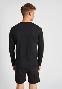Hummel Longsleeve - black