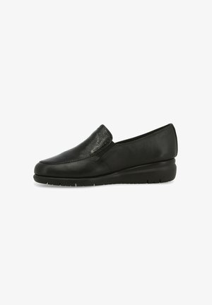 Scarpa nera in pelle con finitura liscia, punta arrotondata, tacco a zeppa basso e dettagli di cucitura discreti lungo le cuciture.